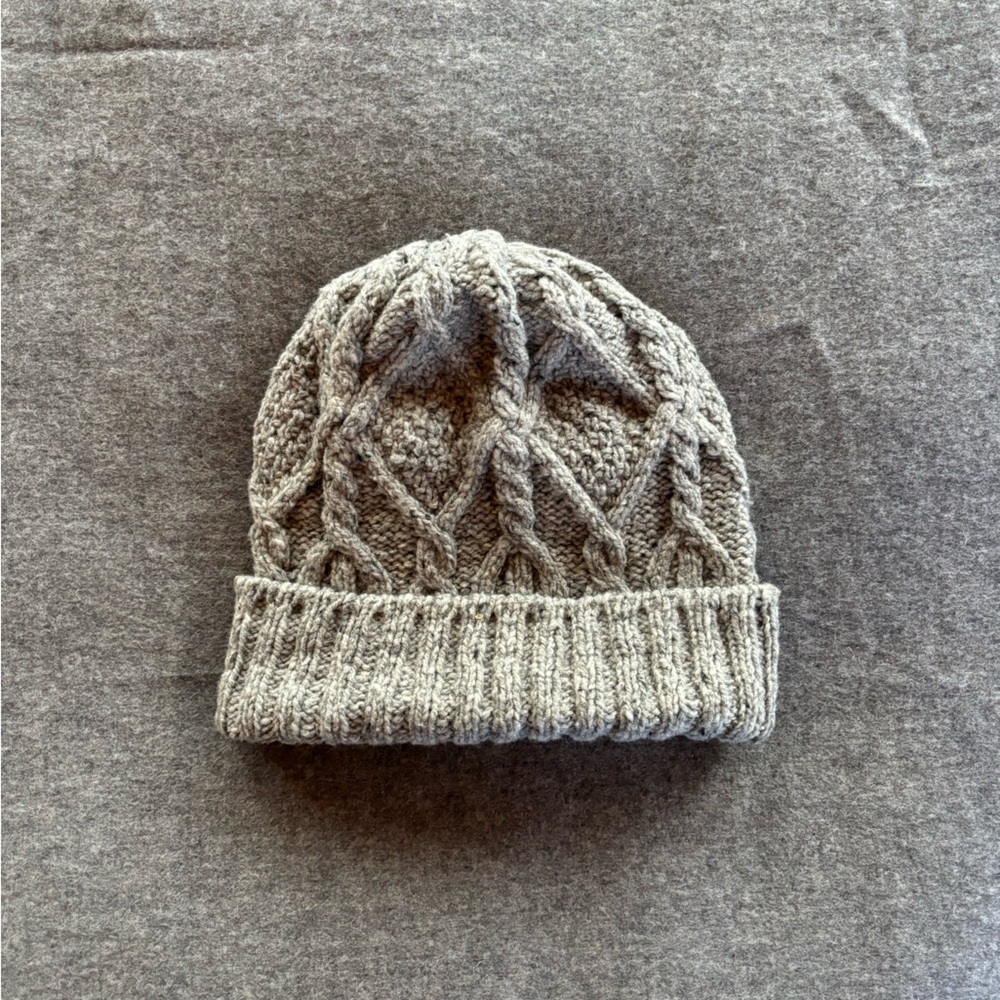 Classic Cable Knit Beanie - Gray